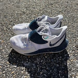 Nike Kyrie 3 Low basketball shoes